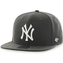 petten-plat-zwart-snapback-van-new-york-yankees-mlb-van-47-brand