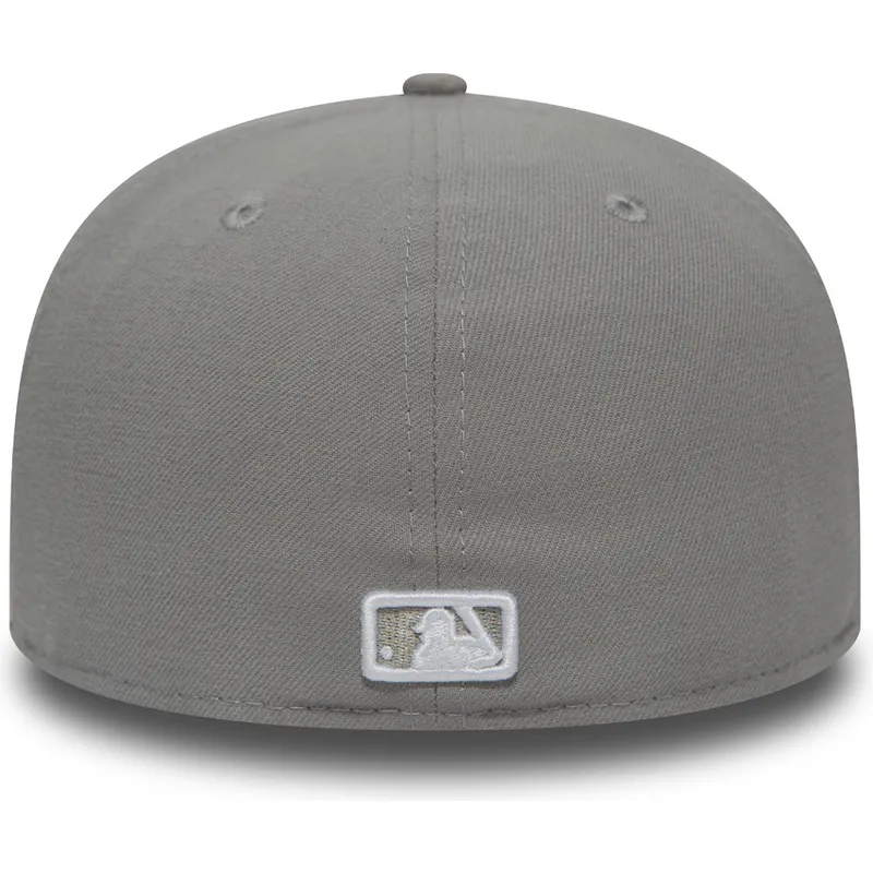 petten-plat-grijs-fitted-59fifty-essential-van-new-york-yankees-mlb-van-new-era