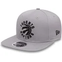 petten-plat-grijs-snapback-9fifty-chain-stitch-van-toronto-raptors-nba-van-new-era