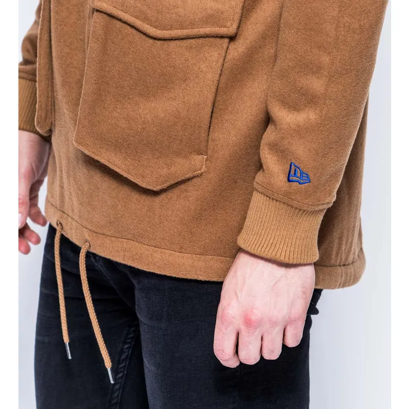 sweater-met-capuchon-bruin-pullover-hoody-premium-classics-van-new-era