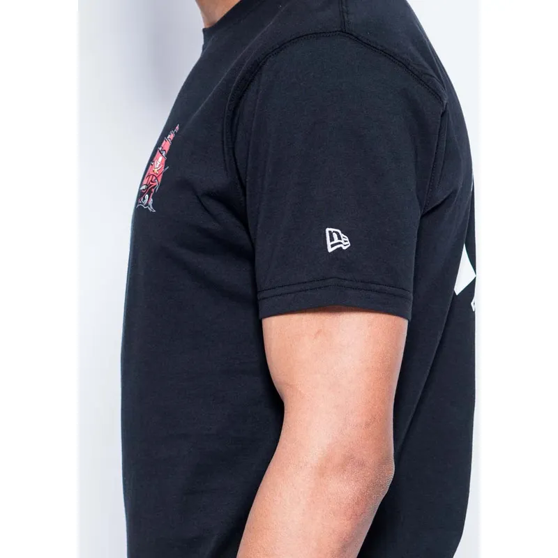 t-shirt-korte-mouw-zwart-helmet-van-tampa-bay-buccaneers-nfl-van-new-era