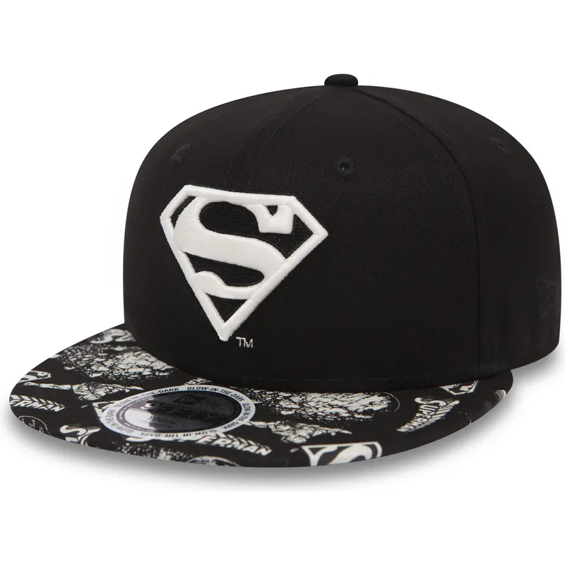 petten-plat-zwart-snapback-voor-kinderen-9fifty-gitd-van-superman-warner-bros-van-new-era
