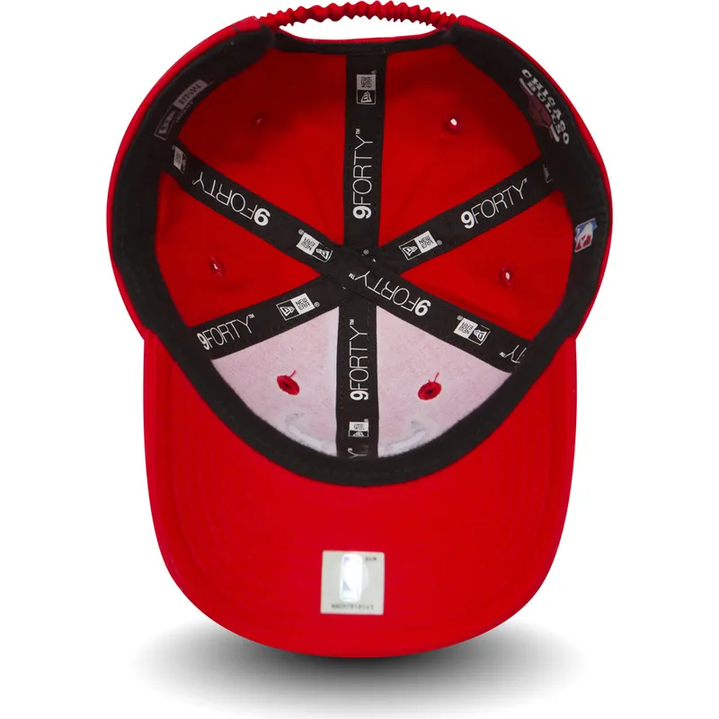 petten-gebogen-rood-verstelbaar-voor-kinderen-9forty-essential-van-chicago-bulls-nba-van-new-era