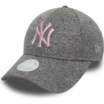 Petten gebogen grijs verstelbaar rosa 9FORTY Tech Jersey van New York Yankees MLB van New Era