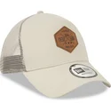petten-gebogen-grijs-snapback-a-frame-9forty-heritage-patch-van-new-era