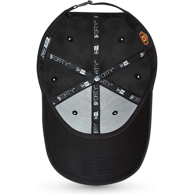 petten-gebogen-zwart-verstelbaar-9forty-rubber-patch-van-manchester-united-football-club-premier-league-van-new-era