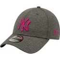 petten-gebogen-grijs-verstelbaar-rosa-9forty-shadow-tech-van-new-york-yankees-mlb-van-new-era