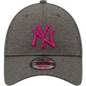 petten-gebogen-grijs-verstelbaar-rosa-9forty-shadow-tech-van-new-york-yankees-mlb-van-new-era