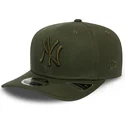 petten-gebogen-groen-snapback-9fifty-stretch-snap-league-essential-van-new-york-yankees-mlb-van-new-era