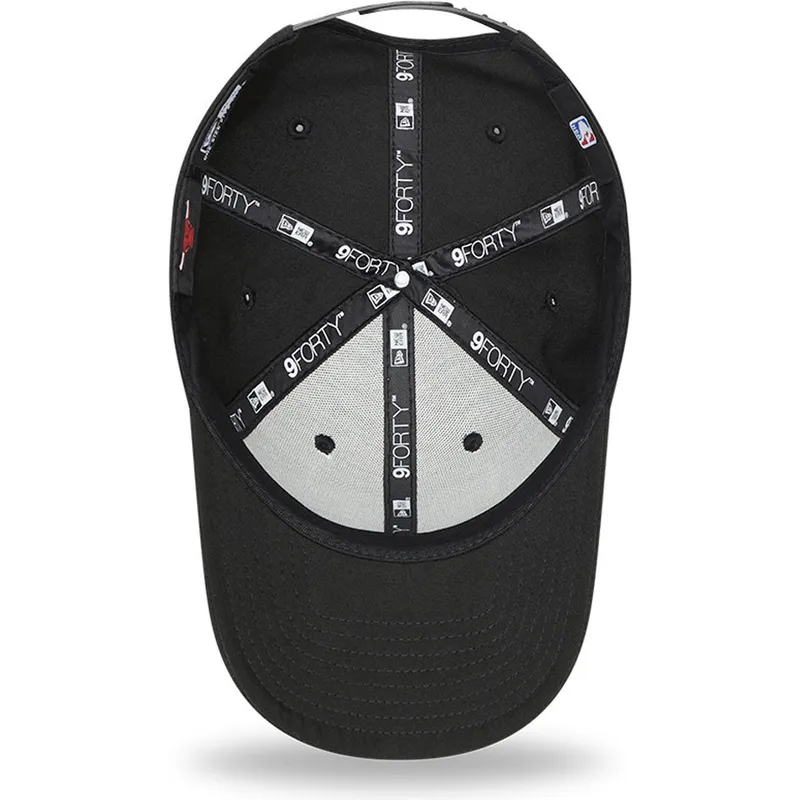 petten-gebogen-zwart-snapback-9forty-black-base-van-chicago-bulls-nba-van-new-era