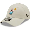 petten-gebogen-beige-verstelbaar-9forty-sporty-van-patrick-ster-spongebob-van-new-era