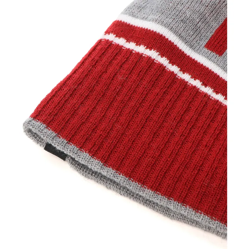 mutsen-pompon-rood-van-puma