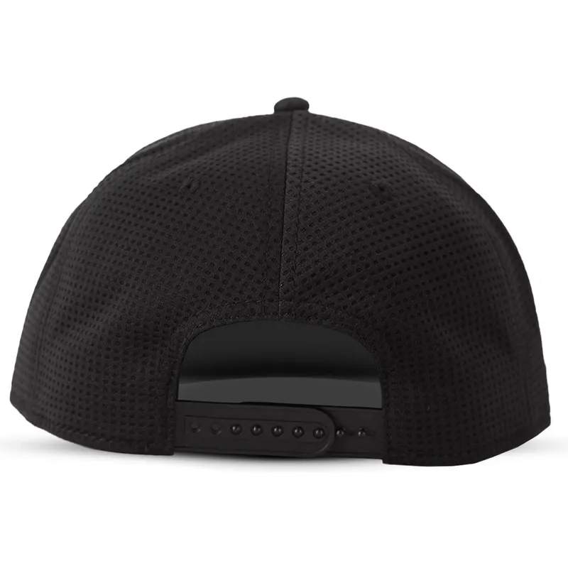 petten-plat-zwart-snapback-metal-badge-van-difuzed