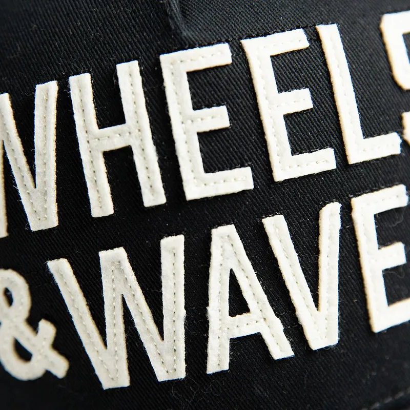 petten-gebogen-zwart-snapback-classic-ww22-van-wheels-and-waves