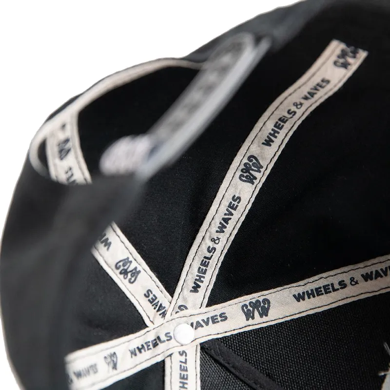 petten-gebogen-zwart-snapback-classic-ww22-van-wheels-and-waves