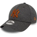 petten-gebogen-grijs-verstelbaar-9forty-shadow-tech-van-new-york-yankees-mlb-van-new-era