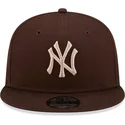 petten-plat-bruin-snapback-9fifty-league-essential-van-new-york-yankees-mlb-van-new-era