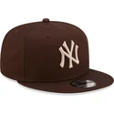 petten-plat-bruin-snapback-9fifty-league-essential-van-new-york-yankees-mlb-van-new-era