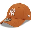 petten-gebogen-bruin-verstelbaar-9forty-league-essential-van-new-york-yankees-mlb-van-new-era