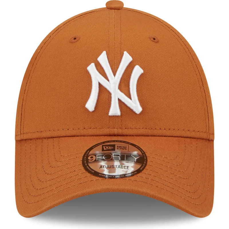 petten-gebogen-bruin-verstelbaar-9forty-league-essential-van-new-york-yankees-mlb-van-new-era petten-gebogen-bruin-verstelbaar-9forty-league-essential-van-new-york-yankees-mlb-van-new-era