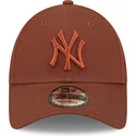 petten-gebogen-bruin-verstelbaar-9forty-league-essential-van-new-york-yankees-mlb-van-new-era