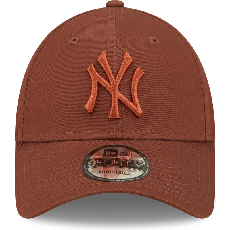 petten-gebogen-bruin-verstelbaar-9forty-league-essential-van-new-york-yankees-mlb-van-new-era