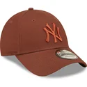 petten-gebogen-bruin-verstelbaar-9forty-league-essential-van-new-york-yankees-mlb-van-new-era