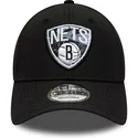 petten-gebogen-zwart-verstelbaar-9forty-print-infill-van-brooklyn-nets-nba-van-new-era