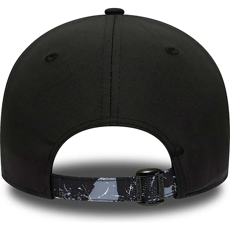 petten-gebogen-zwart-verstelbaar-9forty-print-infill-van-brooklyn-nets-nba-van-new-era