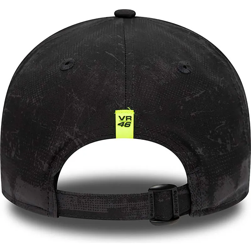 petten-gebogen-zwart-verstelbaar-valentino-rossi-vr46-9forty-all-over-print-van-valentino-rossi-vr46-motogp-van-new-era