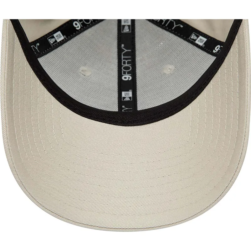 petten-gebogen-beige-verstelbaar-9forty-van-bugs-bunny-looney-tunes-van-new-era