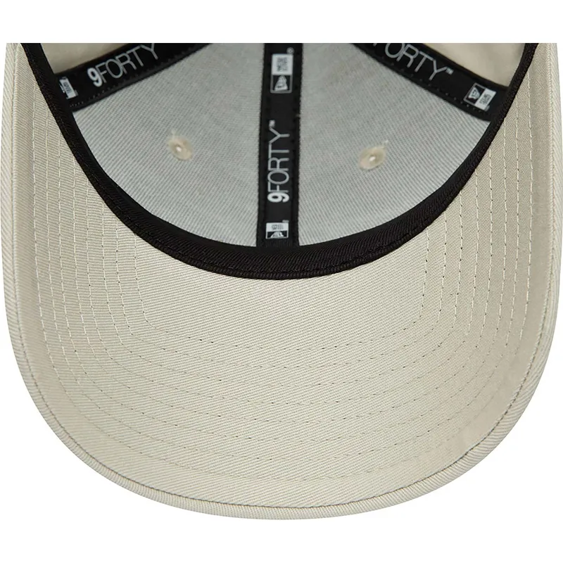 petten-gebogen-beige-verstelbaar-valentino-rossi-vr46-9forty-essential-van-valentino-rossi-vr46-motogp-van-new-era