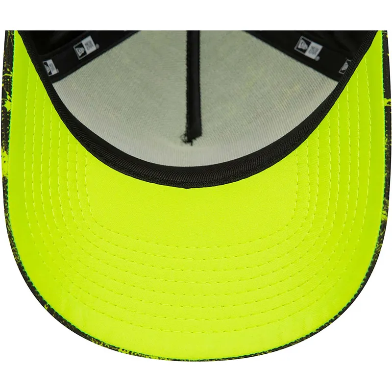 petten-gebogen-geel-snapback-valentino-rossi-vr46-9forty-all-over-print-van-valentino-rossi-vr46-motogp-van-new-era