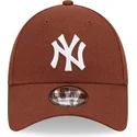petten-gebogen-bruin-verstelbaar-9forty-linen-van-new-york-yankees-mlb-van-new-era