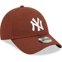 petten-gebogen-bruin-verstelbaar-9forty-linen-van-new-york-yankees-mlb-van-new-era