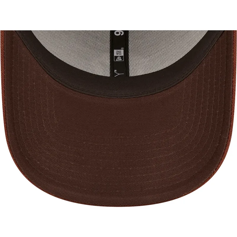petten-gebogen-bruin-verstelbaar-9forty-linen-van-new-york-yankees-mlb-van-new-era