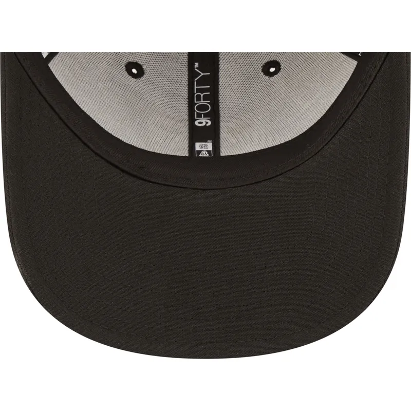 petten-gebogen-zwart-verstelbaar-9forty-repreve-monochrom-van-chicago-bulls-nba-van-new-era