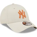 petten-gebogen-beige-verstelbaar-9forty-league-essential-van-new-york-yankees-mlb-van-new-era