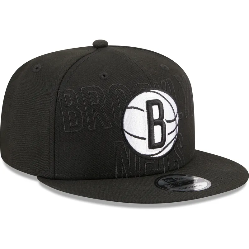 petten-plat-zwart-snapback-9fifty-draft-edition-2023-van-brooklyn-nets-nba-van-new-era petten-plat-zwart-snapback-9fifty-draft-edition-2023-van-brooklyn-nets-nba-van-new-era