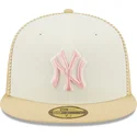 petten-plat-beige-fitted-rosa-59fifty-seam-stitch-van-new-york-yankees-mlb-van-new-era