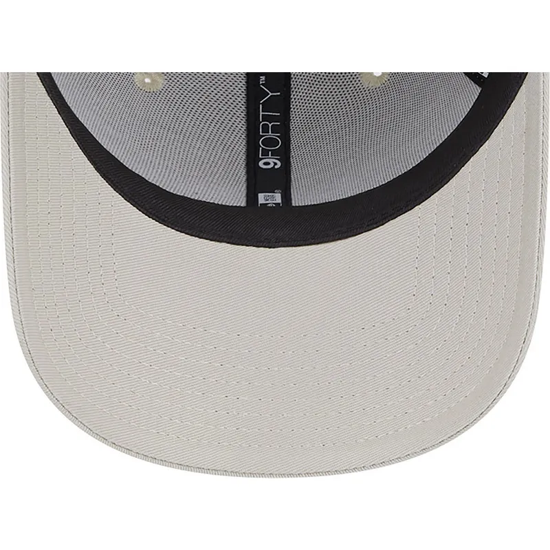 petten-gebogen-beige-verstelbaar-9forty-seasonal-van-vespa-piaggio-van-new-era