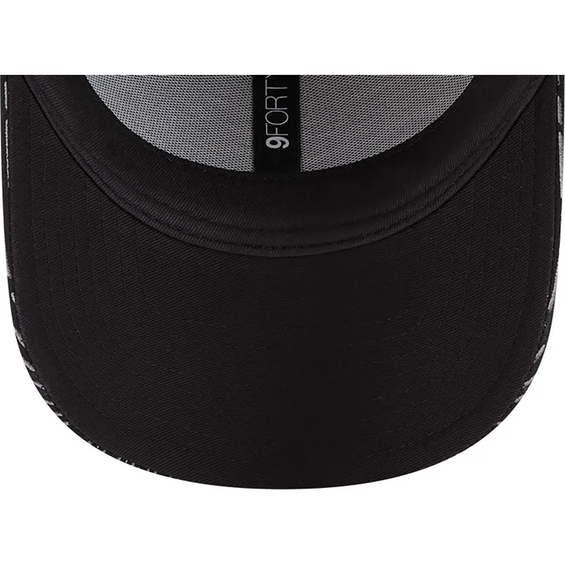 petten-gebogen-zwart-verstelbaar-9forty-reflective-visor-van-valentino-rossi-vr46-motogp-van-new-era petten-gebogen-zwart-verstelbaar-9forty-reflective-visor-van-valentino-rossi-vr46-motogp-van-new-era