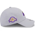 petten-gebogen-grijs-verstelbaar-9forty-team-side-patch-van-los-angeles-lakers-nba-van-new-era