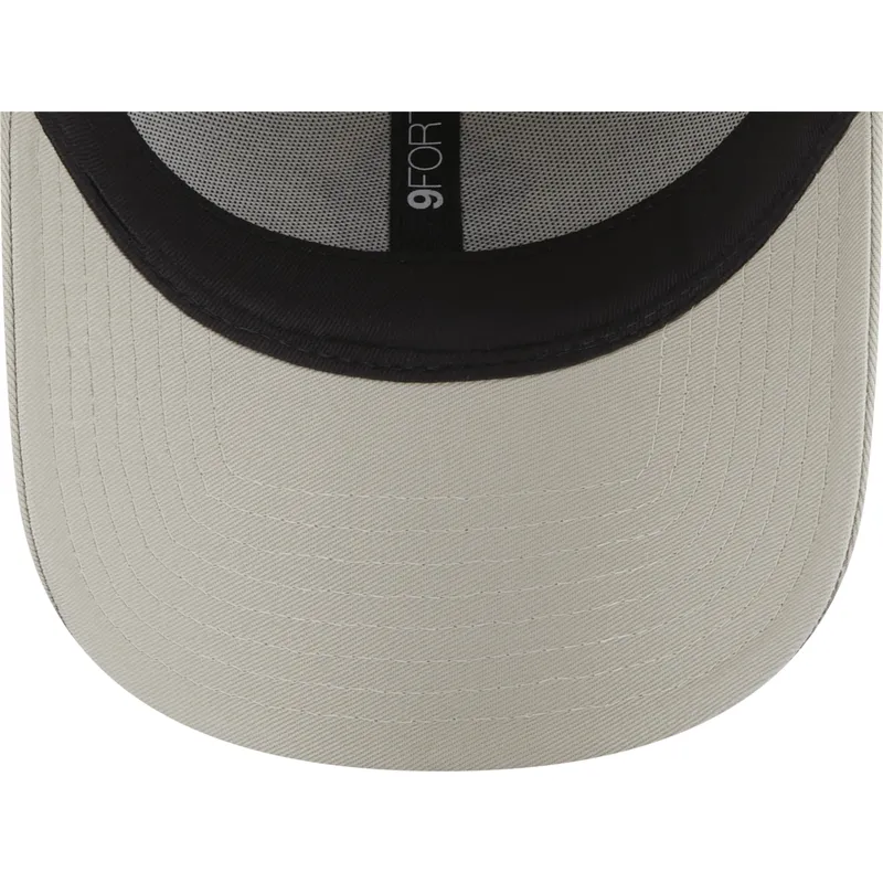 petten-gebogen-beige-verstelbaar-9forty-team-outline-van-new-york-yankees-mlb-van-new-era