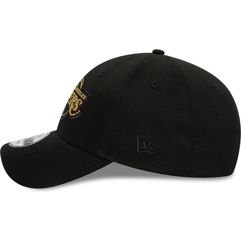 petten-gebogen-zwart-verstelbaar-9forty-metallic-badge-van-los-angeles-lakers-nba-van-new-era
