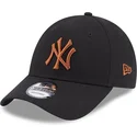 petten-gebogen-zwart-verstelbaar-9forty-league-essential-van-new-york-yankees-mlb-van-new-era