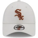 petten-gebogen-beige-verstelbaar-9forty-league-essential-van-chicago-white-sox-mlb-van-new-era
