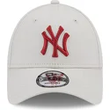 petten-gebogen-beige-verstelbaar-9forty-league-essential-van-new-york-yankees-mlb-van-new-era