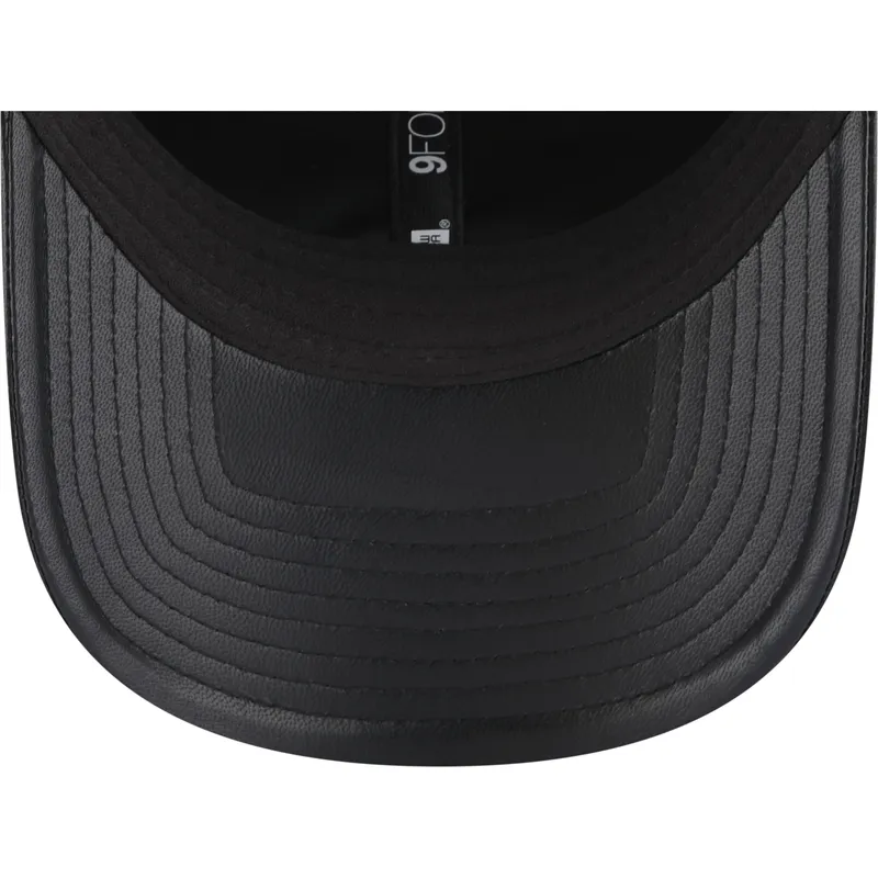 petten-gebogen-zwart-verstelbaar-9forty-leather-van-new-york-yankees-mlb-van-new-era