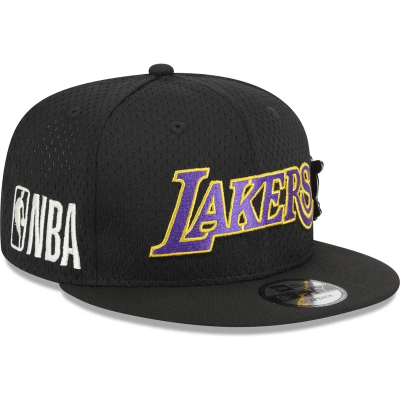 petten-plat-zwart-snapback-9fifty-post-up-pin-van-los-angeles-lakers-nba-van-new-era petten-plat-zwart-snapback-9fifty-post-up-pin-van-los-angeles-lakers-nba-van-new-era